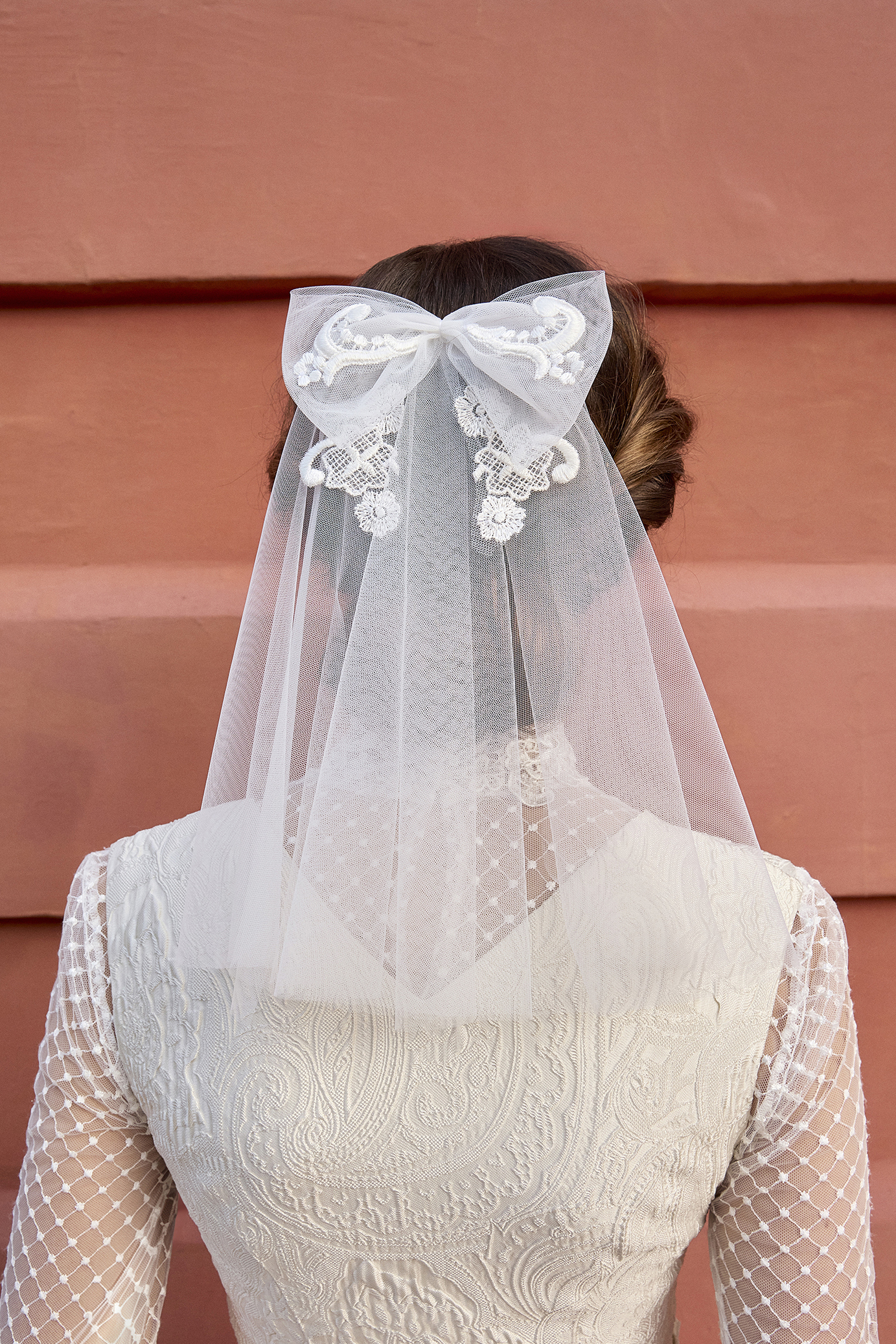 velo-corto-spalle-con-fiocco-pizzo-macramè-sposa
